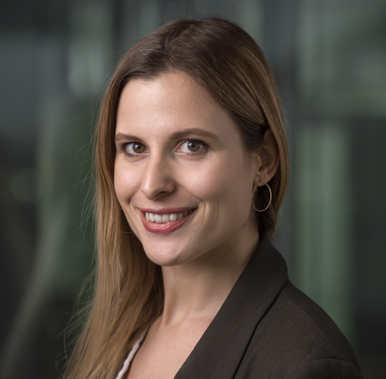 Rebekka Rieser Portrait View